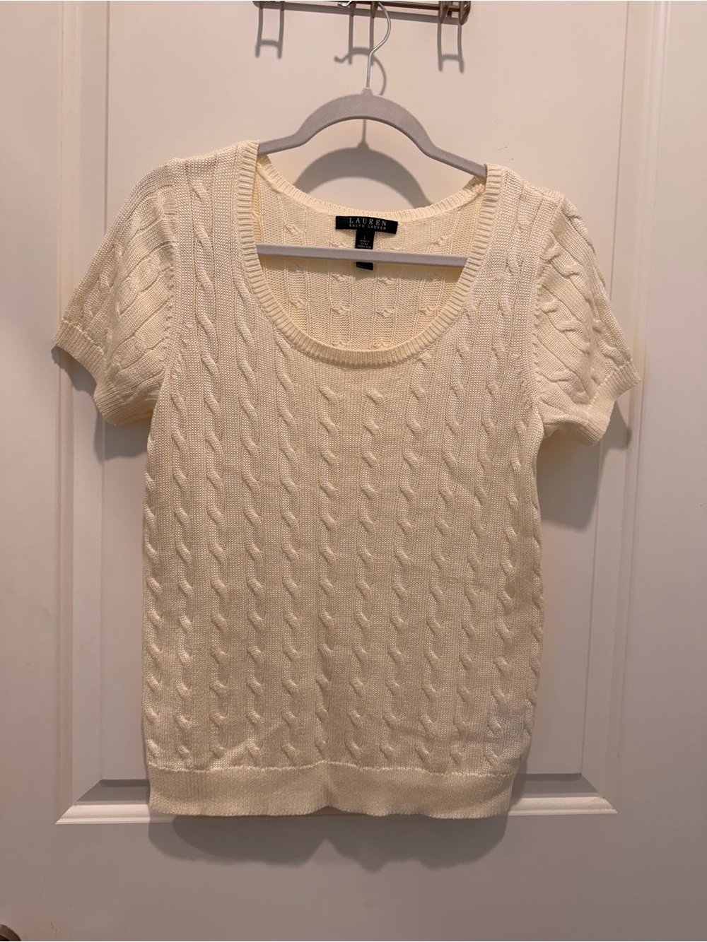 Ralph Lauren Cream
Cable Knit Short Sleeve
Scoop Neck Sweater Size L